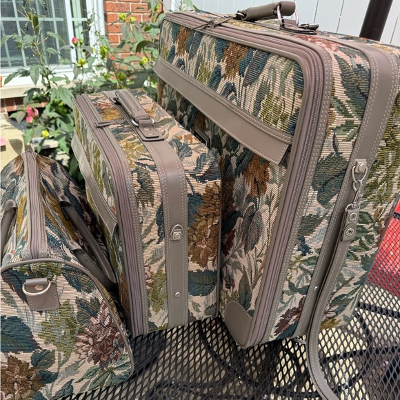 Jordache Tapestry Vintage Luggage - Storage - Picture 3 of 11